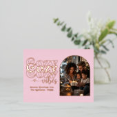 Blush Pink & Rose Gold Cozy Vibes Retro Christmas 箔シーズンポストカード (立ち正面)