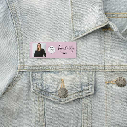 Blush Pink Script Logo Photo Manicurist 名札 (インサイチュ)