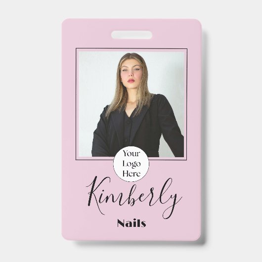 Blush Pink Script Logo Photo Nails バッジ (正面)