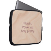 Blush & sand ラップトップスリーブ Plug In AIアート (正面右)