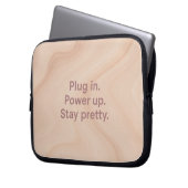 Blush & sand ラップトップスリーブ Plug In AIアート (正面左)
