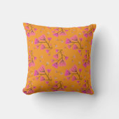 Blushing Petals Floral Throw Pillow クッション (正面)