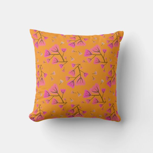 Blushing Petals Floral Throw Pillow クッション (正面)