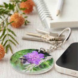 Blütenglück am Schlüsselbund – Hummel auf Skabiose キーホルダー