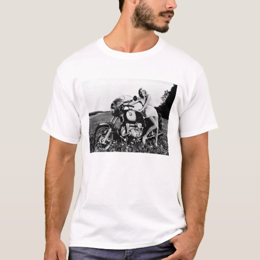 BMWモーターサイクルと美しい女性 Tシャツ (正面)
