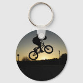 BMXサイクリングフリースタイラーのスタントジャンプ キーホルダー (正面)