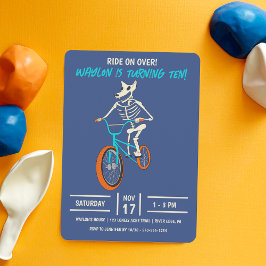 BMXバイクに乗ったワーウルフのスケルトン 男の子の誕生日 招待状