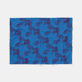 BMXバイクもしくは自転車に乗る人 フリースブランケット (正面(横))