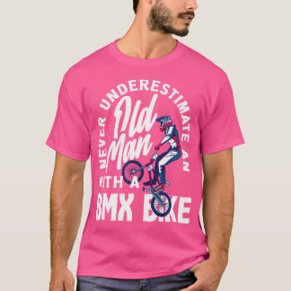Bmxバイクを持つ老人を決して過小評価しない Tシャツ