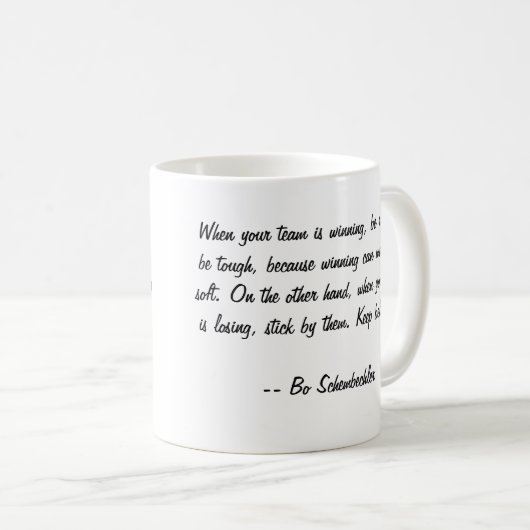 Bo Schembechlerのリーダーシップの引用文のマグ コーヒーマグカップ (正面右)