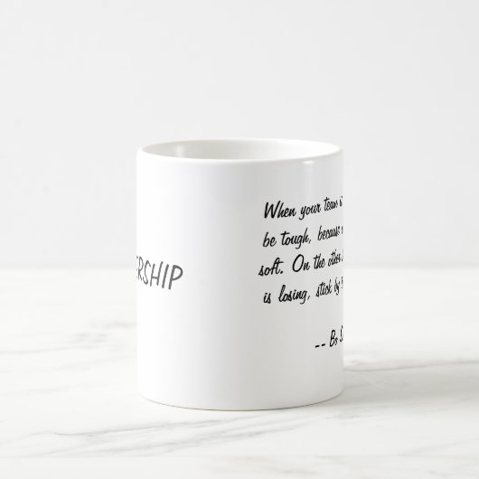 Bo Schembechlerのリーダーシップの引用文のマグ コーヒーマグカップ (中央)