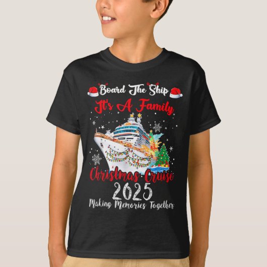 Board The Ship It's A Family Christmas Cruise 2025 Tシャツ (正面)