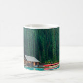 Boat house by Lake Louise in Banff National Park, コーヒーマグカップ (中央)
