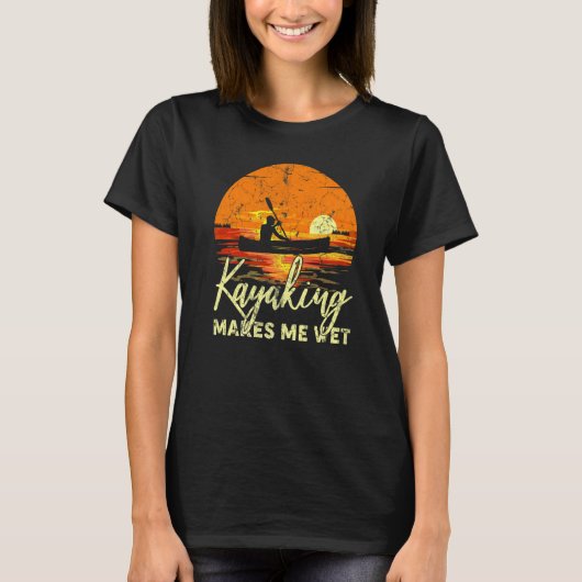 Boating Lake Retro Sunset Kayaking Makes Me Wet Tシャツ (正面)