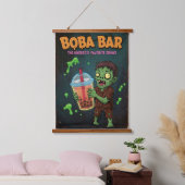 Boba Bar – 不死者のお気に入りのドリンク！ 吊り下げ型タペストリー (寝室)