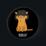 Bobcat Funny Cat With Bob Hair Pun Dark BG 缶バッジ<br><div class="desc">Bobcat Funny Cat With Bob Hair Pun features a ginger kitty cat looking looking really punny with a bob hair cut. Funny Pun gift for family and friends who love cats and puns.</div>