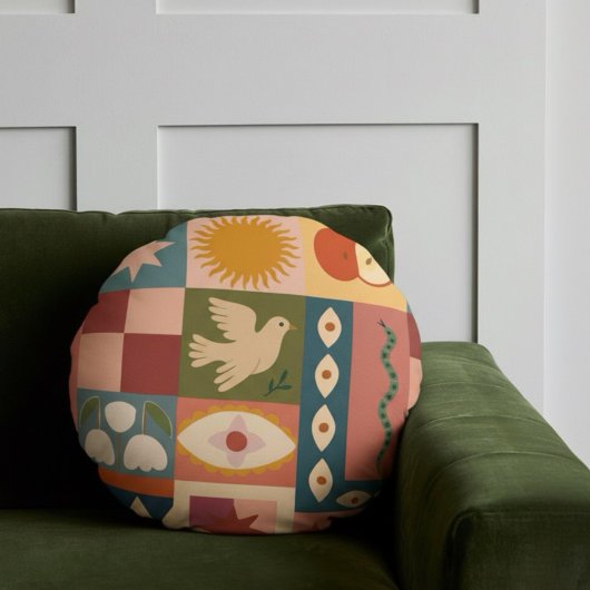 Bohemian Celestial Patchwork with Mystical Symbols ラウンドクッション