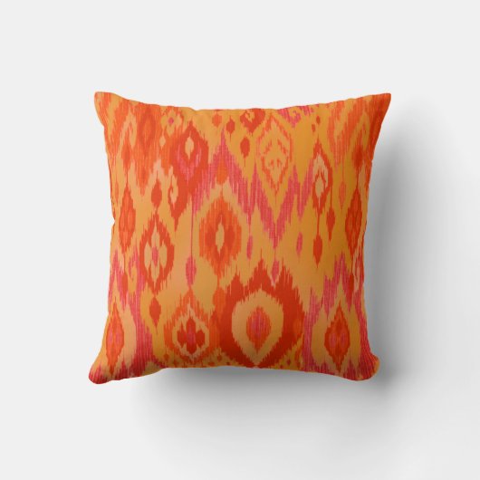 Bohoのシックなオレンジサフランの赤いイカットの種族のタペストリー クッション (裏面)