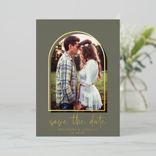 Bohoアーチミニマリストグリーンゴールドフォイル日付を保存 箔招待状 (立ち正面)