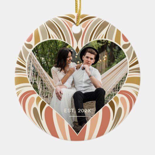 Bohoカラフルプリントハート写結婚真と今年 セラミックオーナメント (正面)