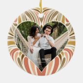 Bohoカラフルプリントハート写結婚真と今年 セラミックオーナメント (裏面)