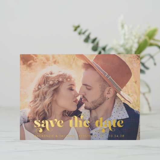 Bohoゴールドフォイルタイポグラフィ写真Save the Date 箔招待状 (立ち正面)