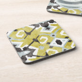Bohoシック黄色イカットの部族模様モノグラム コースター (左側)