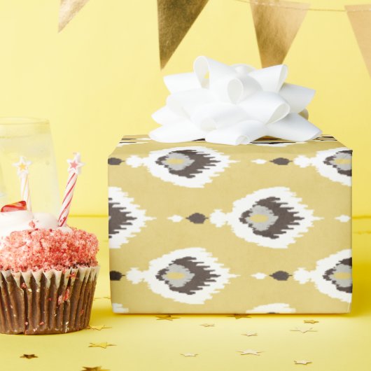 Bohoシック黄色イカットの部族模様モノグラム ラッピングペーパー (誕生日パーティー)