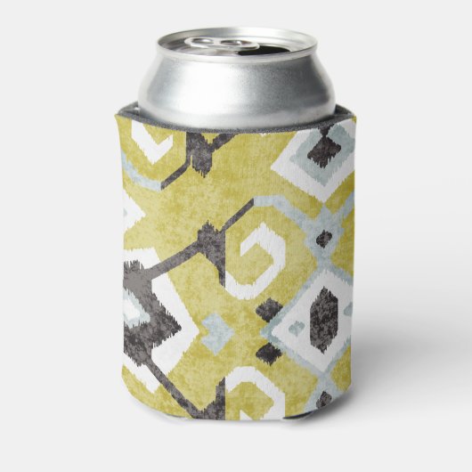 Bohoシック黄色イカットの部族模様モノグラム 缶クーラー (缶裏面)