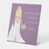 Bohoブロンド髪の花嫁と花どのように多くのキス 台座サイン (正面)