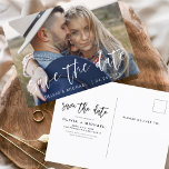 Bohoミニマリストの日付を保存モダン ポストカード<br><div class="desc">Save the Date Boho Minimalistフォトポストカードで愛の物語の本質を捉えモダンる。ミニマリズムとボヘミコンテンポラリーアンの魅力が融合したポストカードで、今後の予定を発表するのに最適な結婚選択肢だ。大切な婚約の写真を掲載し、大切な人が大切に思い出せる思い出。ミニマルデザインは、写真、名前、日付を簡潔結婚に表示しエレガントている。カード高品質ストックで作られた私たちのポストカードは単なる日付のリマインダーではなく、あなたのスタイルを反映する記念の物である。レイアウトモダンとボホのアクセントは、任意の受信者の冷蔵庫や掲示板に目立つ目を引くピースを作成する。Save the Date Boho Minimalistフォトポストカードのモダン送信は単なる告知ではな結婚く、あなたのラブストーリーの共有への招待である。スタイルと個人ユニークtouchを融合したハガキは、あなたの今後の音を設定結婚し、あなたの愛する人があなたの特別な日忘れを防ぐこと。共有スタイルとエレガンスであなたの喜びを。</div>
