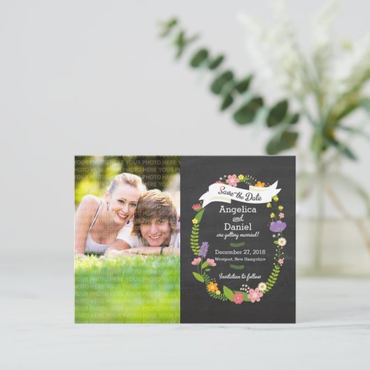BohoリースオンChalkboard Photo日付を保存 案内ポストカード (スタンド正面)