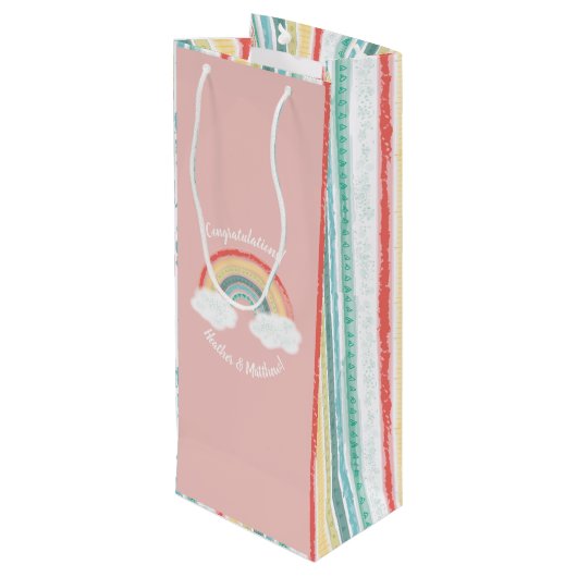 Bohoレインボーベビーシャワーピンク ワインギフトバッグ (裏面アングル)
