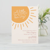 Boho太陽の光が彼女の道の女の子の上にある 招待状 (スタンド正面)