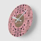 Boho幾何学矢印ピンクパーソナライズされた色 ラウンド壁時計 (傾斜)