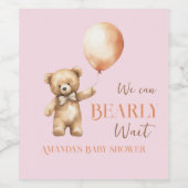 Boho我々は待つことができるピンクベアーガールベビーシャワー ワインラベル (シングルラベル)