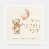 Boho我々はbeigeクマ赤ちゃんシャワーをbeige待つことができる スタンダードランチョンナプキン (正面)