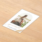 Boho金ゴールドグリッター羽毛白写真卒業 アクリル招待状 (レイダウン)