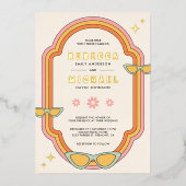 Boho 70sレトロカラフルGroovyフレ結婚ームの金ゴールド 箔招待状 (正面)