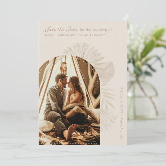 Boho ArchとPalm Terracotta日付を保存 招待状 (スタンド正面)