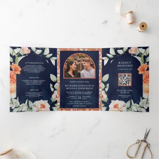 Boho Arch自然フローラネイビーブルーQRコード結婚ズ 三つ折り招待状 (内部)