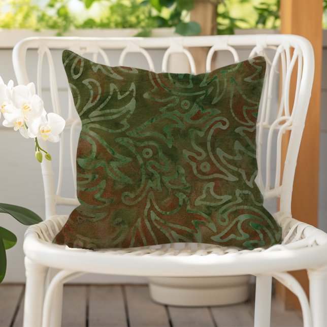 Boho Batik Green and Rust Foliage Pattern アウトドアクッション (クリエイターアップロード済み)