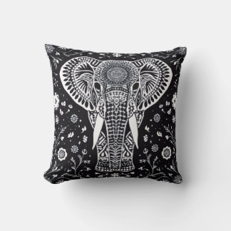 Boho Black & White Batik Elephant クッション