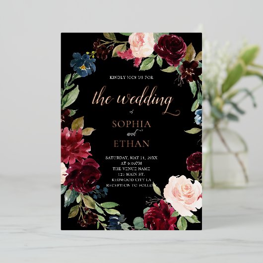 Boho Burgundy Blue Flowers Script 結婚's 箔招待状 (立ち正面)