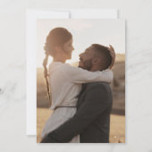 Boho Chic金ゴールドと白カジュアル写真結婚ズ 招待状 (裏面)