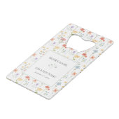 Boho Chic Wildflowers Modern Floral Wedding Favor クレジットカード栓抜き (正面アングル)