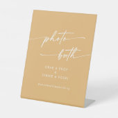 Boho Chic Yellow Marigoldの写真結婚ブース 台座サイン (正面)