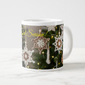 Boho Crochet Snowflake Cozy Beverage Christmas  ジャンボコーヒーマグカップ (正面右)