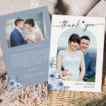 Boho Dusty Blueフローラモダンアー結婚チの写真 サンキューカード<br><div class="desc">ダスティブルーモダンフローラ結婚アーチの写真サンキューカード。さらにカスタマイズするには、Zazzleのデザインツールを使用してこのテンプレートを修正する。</div>