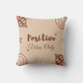 Boho Earth Tones Throw Pillows クッション (正面)